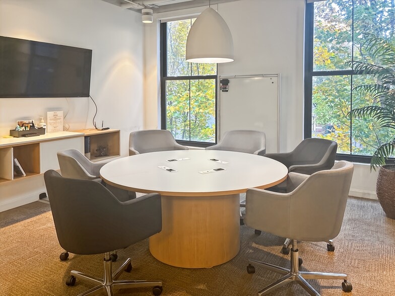 1425-1437 Vine St, Cincinnati, OH for lease - Interior Photo - Image 3 of 17