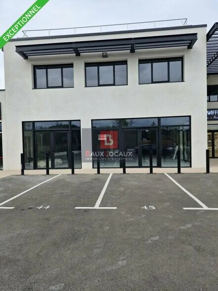 Commerce de détail dans Éguilles à louer - Photo du bâtiment - Image 1 de 4