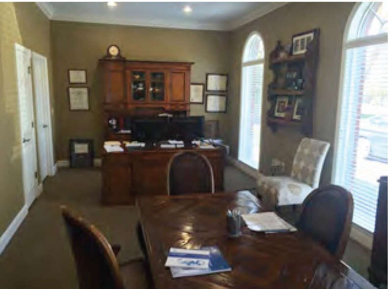 211 W Lexington Ave, High Point, NC à louer - Photo du bâtiment - Image 3 de 5