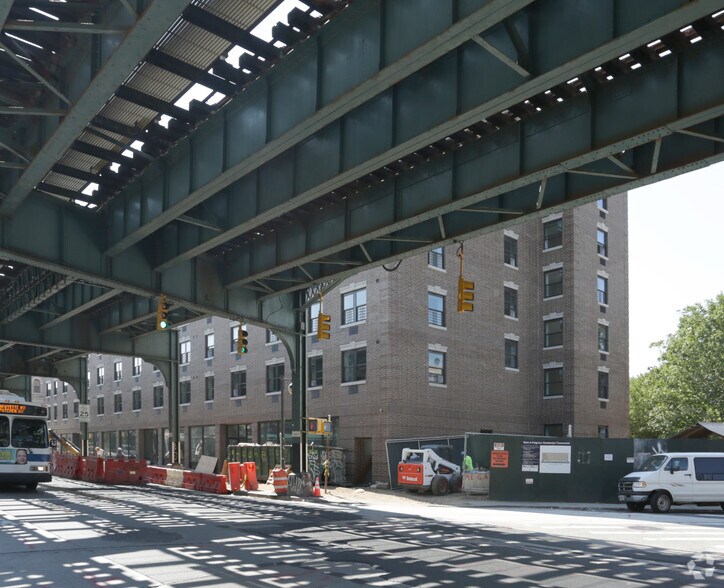 1668 Broadway, Brooklyn, NY à vendre - Photo du bâtiment - Image 3 de 5
