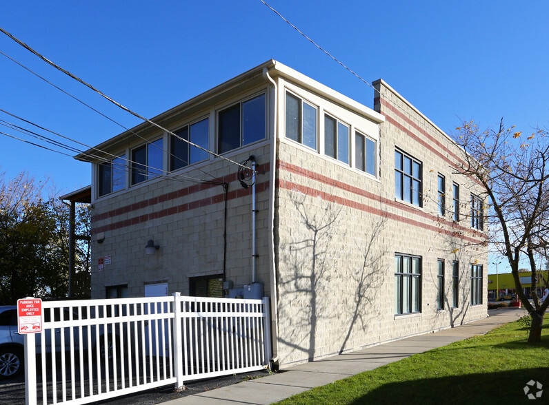 2424 Grand Ave, Waukegan, IL for lease - Building Photo - Image 3 of 4