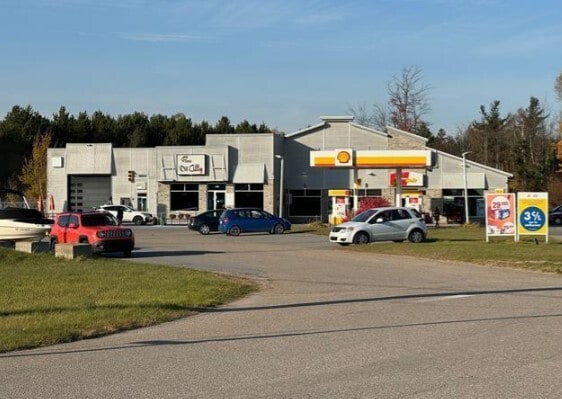 1210-1214 Boul De La Gabelle, St-Étienne-des-Grès, QC for sale Primary Photo- Image 1 of 1