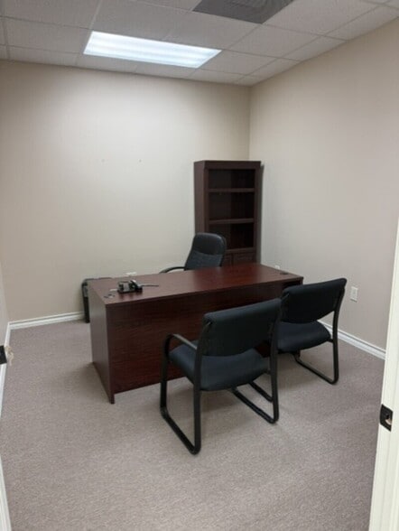 2915 S Sam Houston Pky E, Houston, TX for lease - Building Photo - Image 2 of 27