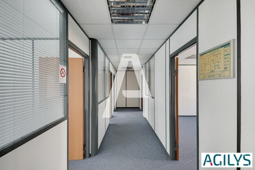2-12 Rue Du Chemin Des Femmes, Massy for lease - Interior Photo - Image 3 of 9