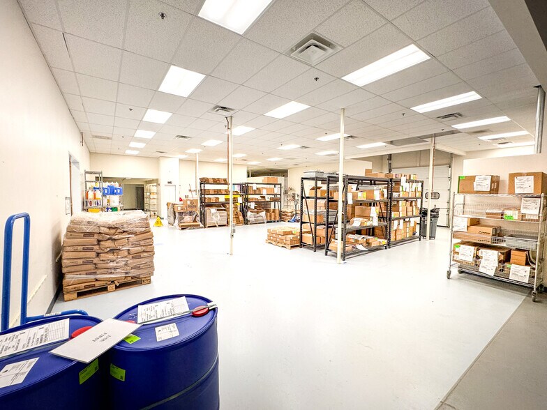 856 Hercules Dr, Colchester, VT à louer - Photo du bâtiment - Image 3 de 11