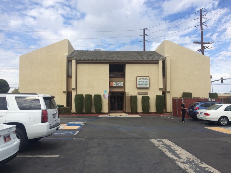 10990 Warner Ave, Fountain Valley, CA for lease - Primary Photo - Image 1 of 2
