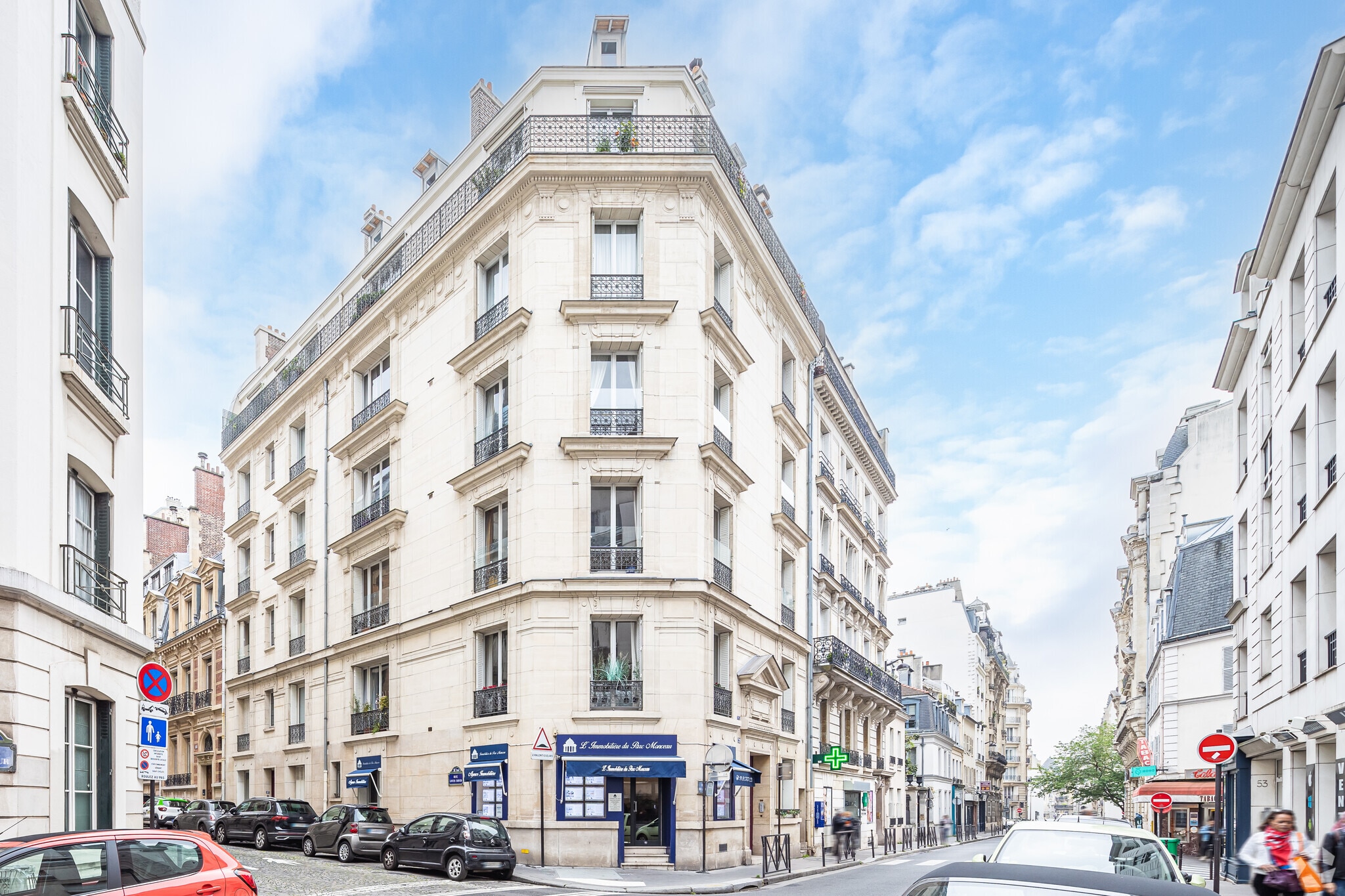 Immeuble residentiel dans Paris à vendre Photo principale- Image 1 de 2