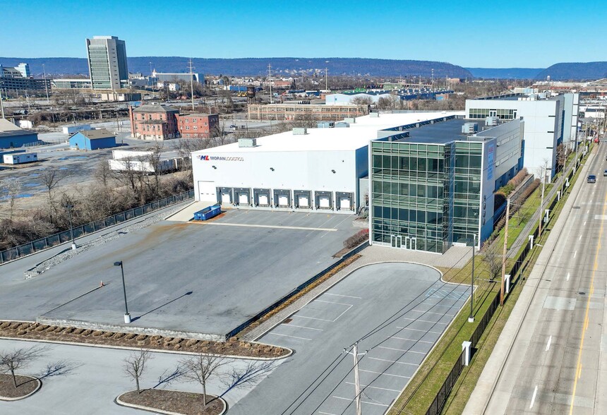 1000 N Cameron St, Harrisburg, PA for lease - Building Photo - Image 2 of 12