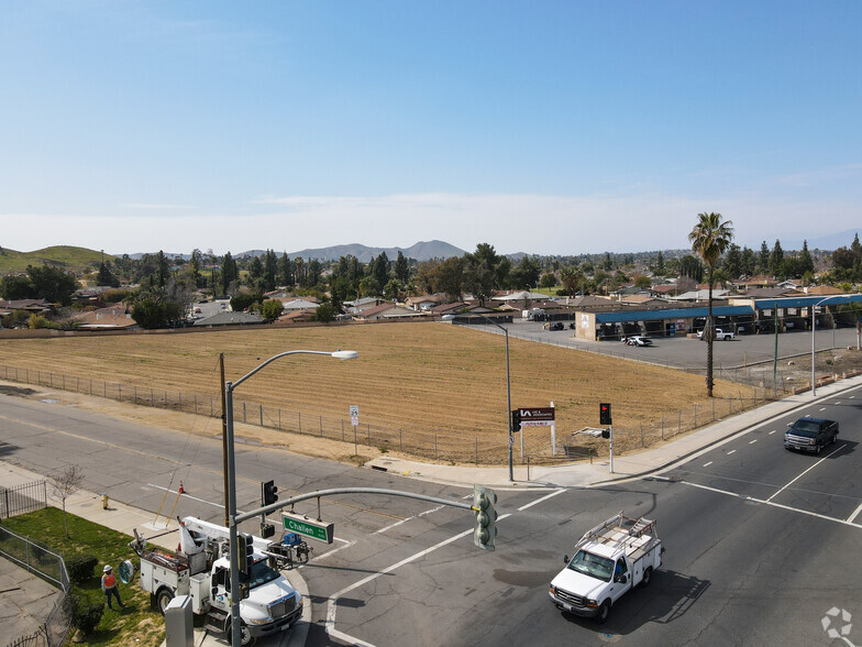 NWC Van Buren Blvd. & Challen Ave, Riverside, CA à louer - Photo du b timent - Image 1 de 5