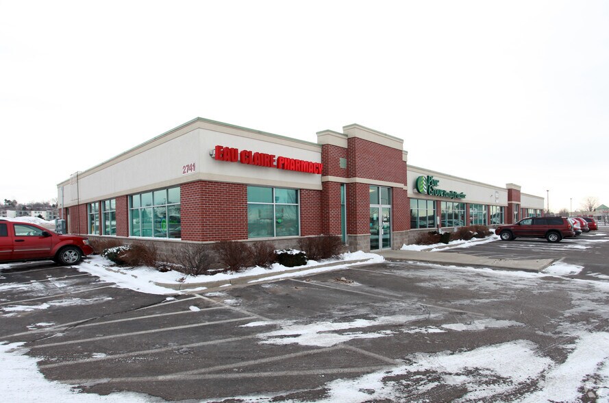 2741 Clairemont Ave, Eau Claire, WI à louer - Photo du bâtiment - Image 3 de 11