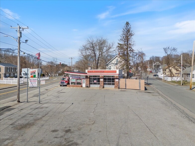 1015 Lakeview Ave, Dracut, MA for sale - Building Photo - Image 2 of 11