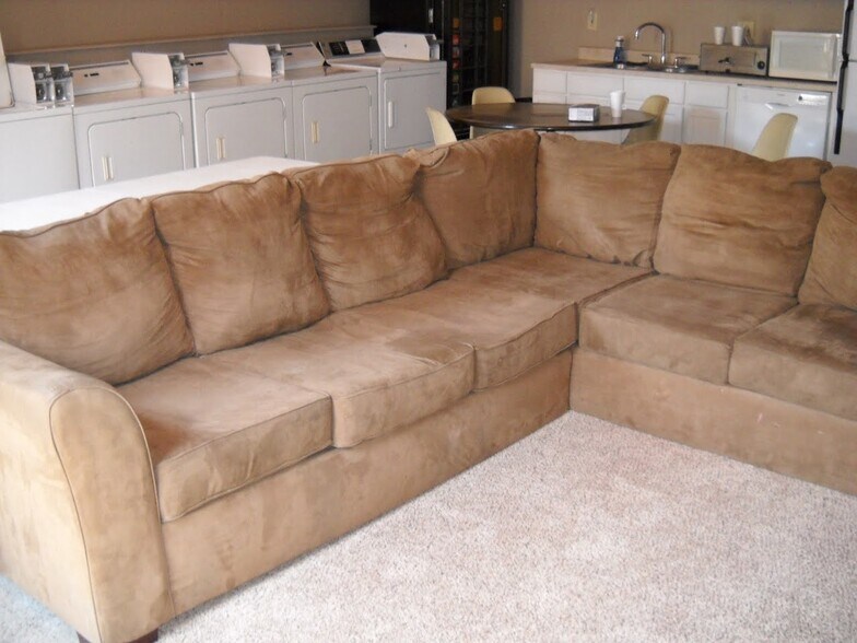 244 E Long St, Dighton, KS à vendre - Photo intérieure - Image 2 de 10