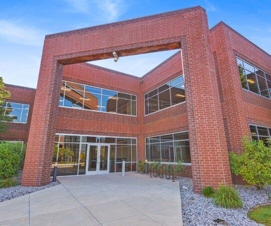 12125 Technology Dr, Eden Prairie, MN à louer - Photo du bâtiment - Image 2 de 9