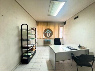 Plus de détails pour Multi-résidentiel à vendre