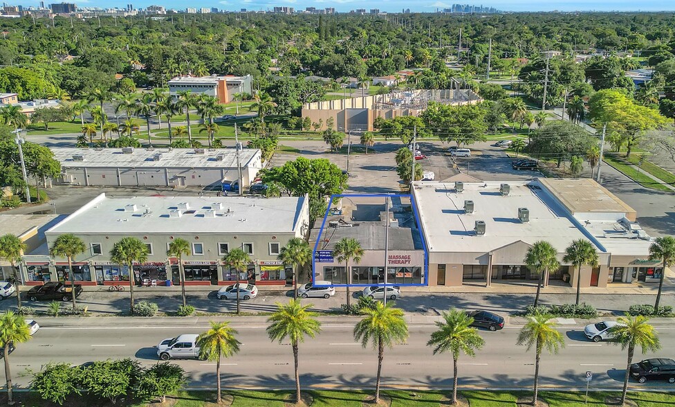 1420 NE 163rd St, North Miami Beach, FL à vendre - Photo du bâtiment - Image 3 de 13