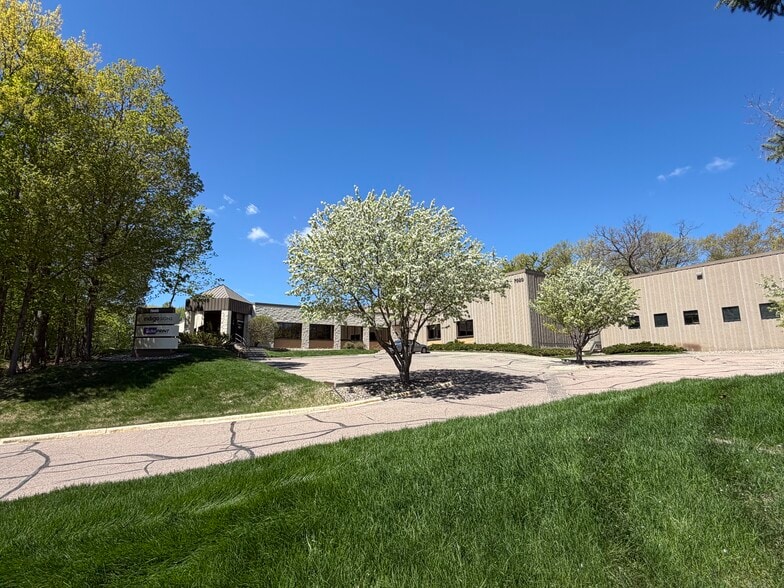 7660 Quattro Dr, Chanhassen, MN à vendre - Photo du bâtiment - Image 2 de 19