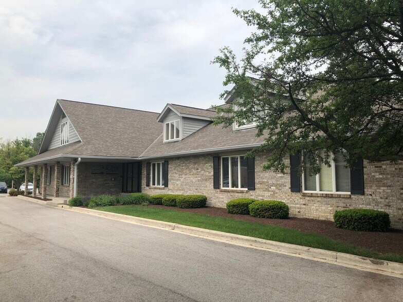 7512 S County Line Rd, Burr Ridge, IL à louer - Photo du bâtiment - Image 3 de 6