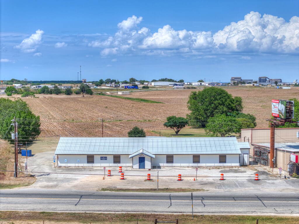 2918 W Kingsbury St, Seguin, TX à vendre Photo principale- Image 1 de 20