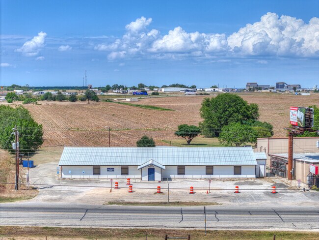 Plus de détails pour 2918 W Kingsbury St, Seguin, TX - Spécialité à vendre