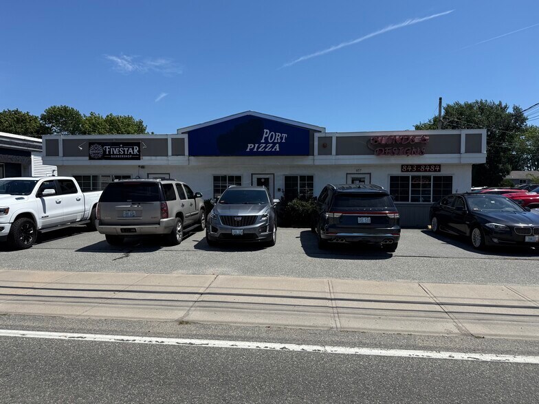 657-661 W Main Rd, Middletown, RI à louer - Photo du bâtiment - Image 2 de 5