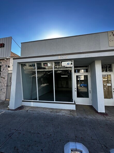 8246-8248 Santa Monica Blvd, Los Angeles, CA à louer - Photo du bâtiment - Image 2 de 9