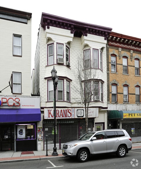 906 Summit Ave, Union City, NJ for lease - Building Photo - Image 1 of 6