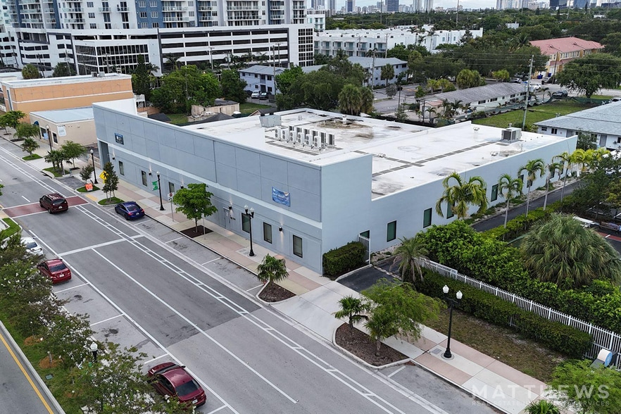 2216 Hollywood Blvd, Hollywood, FL for lease - Primary Photo - Image 1 of 18
