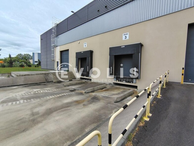 Flex in Sucy-en-Brie for lease - Building Photo - Image 1 of 9
