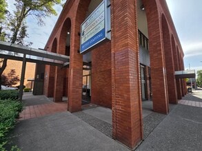 333 High St NE, Salem, OR for lease Interior Photo- Image 2 of 10