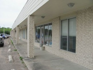 Plus de détails pour 1703-1821 NW Frontage Rd, Beeville, TX - Vente au détail à vendre