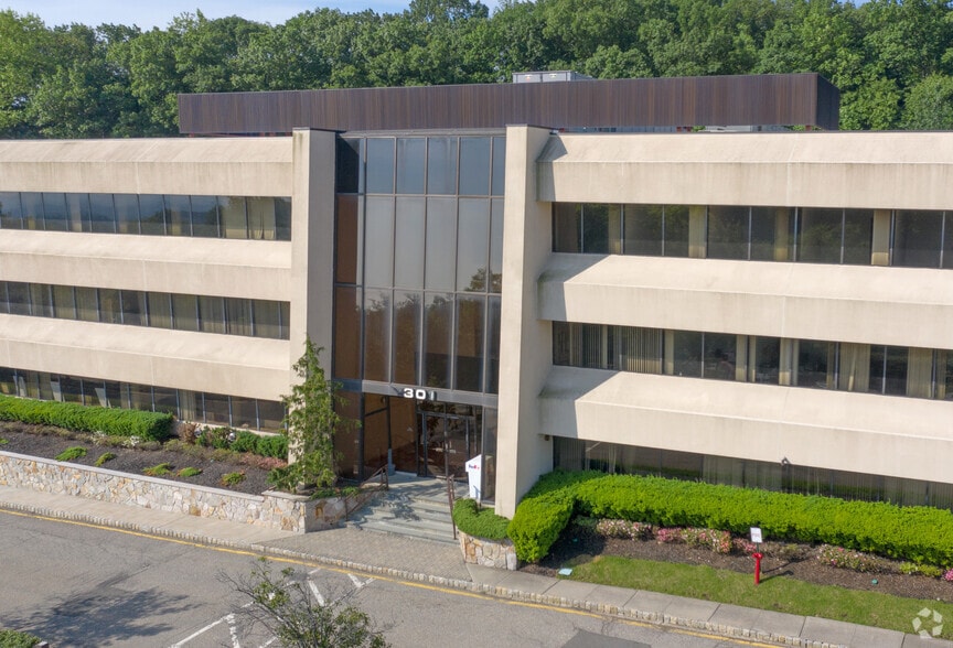 301 Gibraltar Dr, Morris Plains, NJ for lease - Building Photo - Image 3 of 5