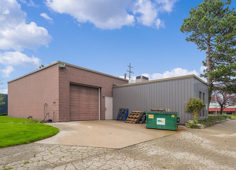 4130 44th St SE, Grand Rapids, MI à vendre - Photo du bâtiment - Image 3 de 42