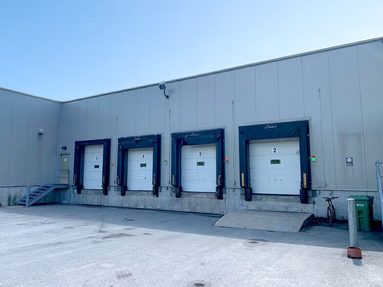 2715 Rue de Reading, Montréal, QC for lease - Building Photo - Image 2 of 5