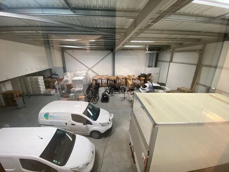 Flex in Mérignac for lease - Interior Photo - Image 1 of 1