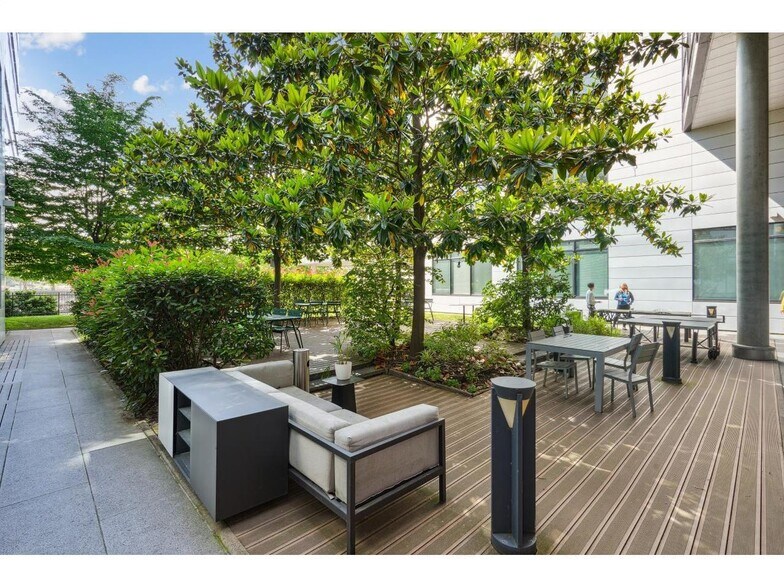 Bureau dans Asnières-sur-Seine à louer - Photo du bâtiment - Image 2 de 36
