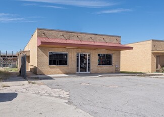 More details for 114 S Teel Dr, Devine, TX - Retail for Sale