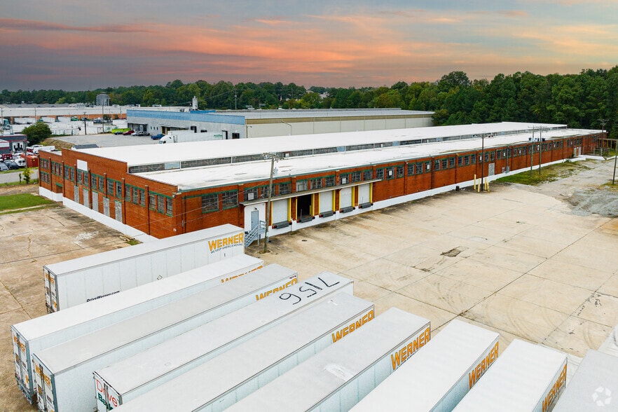 1700 Richmond Highway portfolio of 2 properties for sale on LoopNet.ca - Primary Photo - Image 2 of 2