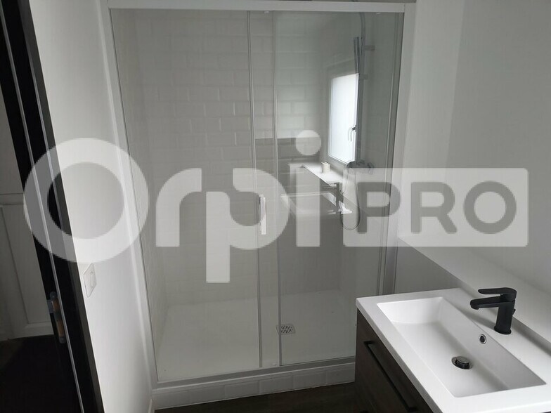 Flex in Cernay-lès-Reims for lease - Interior Photo - Image 2 of 8