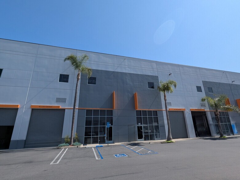 3370 N San Fernando Rd, Los Angeles, CA à louer - Photo du bâtiment - Image 1 de 12