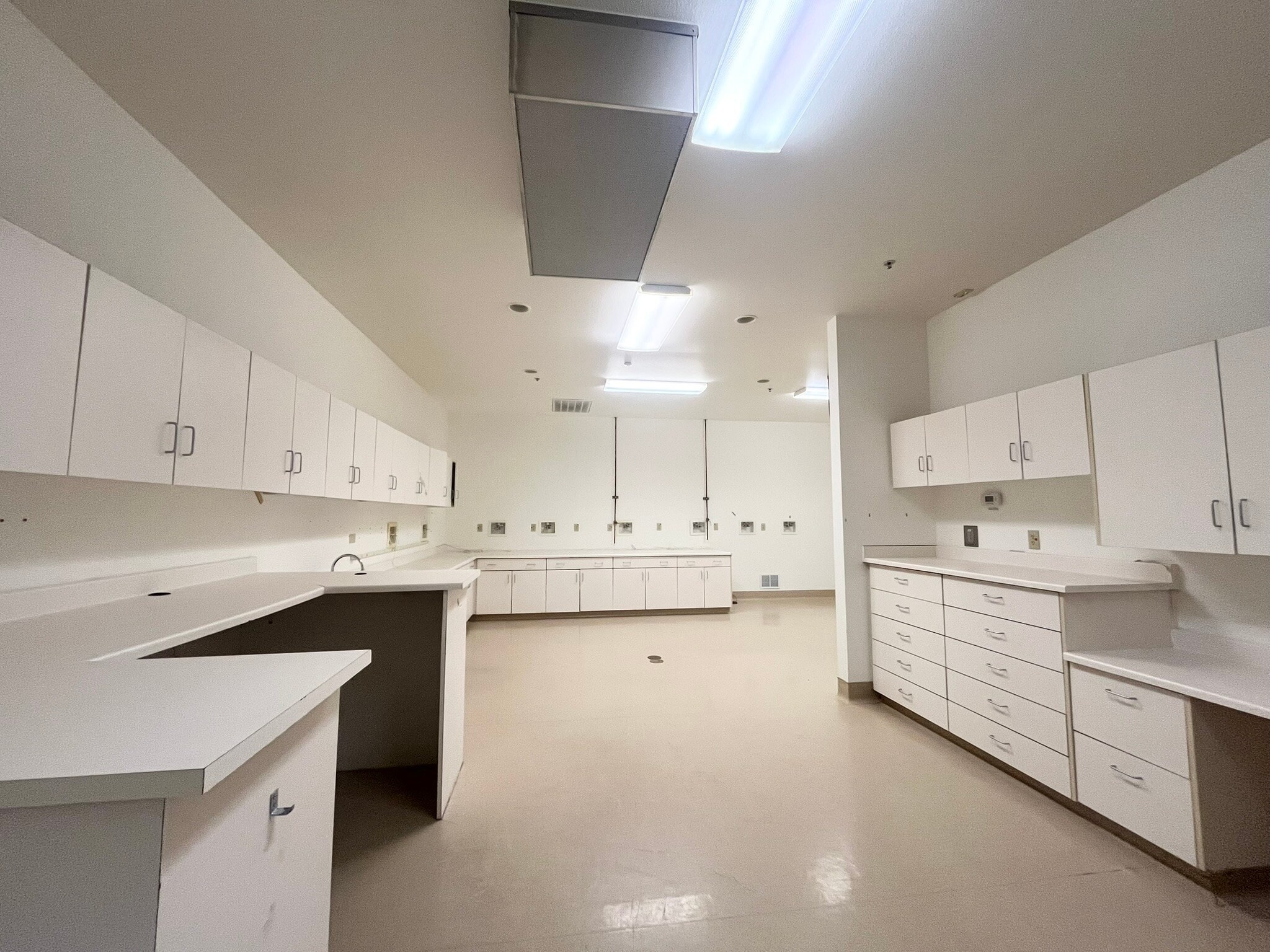 1130 Conroy Ln, Roseville, CA for lease Building Photo- Image 1 of 13