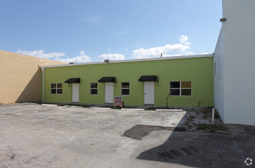 710-714 NE 1st Ave, Fort Lauderdale, FL à louer - Photo du bâtiment - Image 2 de 6