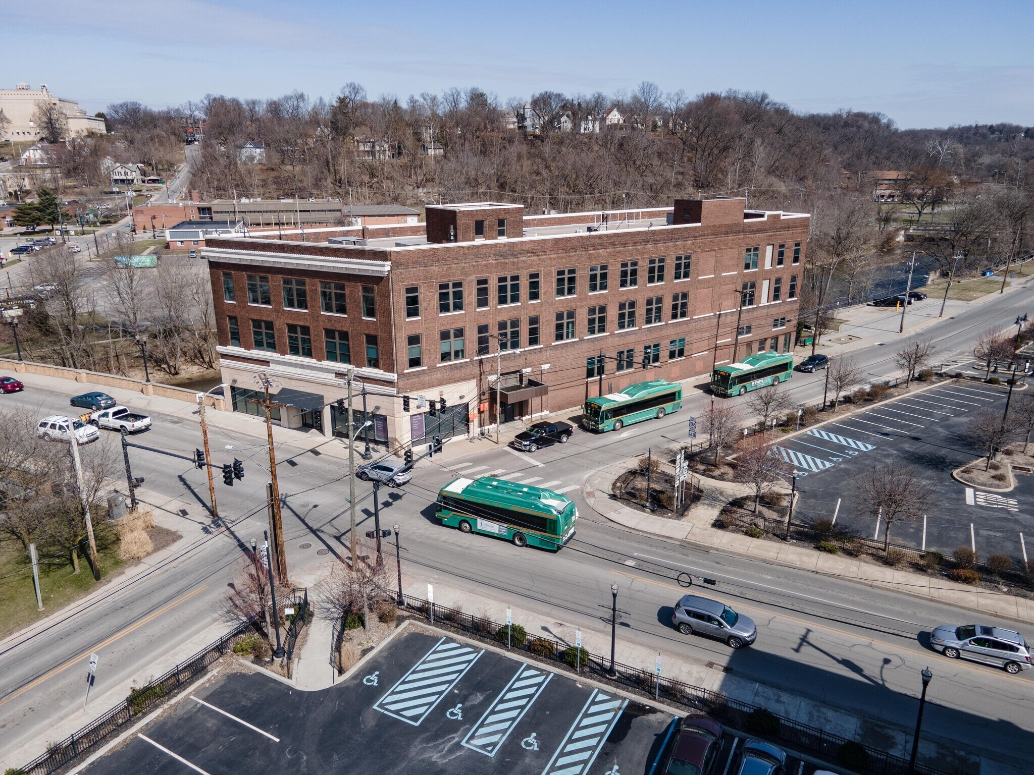 253 E Washington St, New Castle, PA à louer Photo du bâtiment- Image 1 de 27