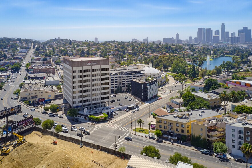 1910 W Sunset Blvd, Los Angeles, CA à louer - Photo du bâtiment - Image 3 de 14