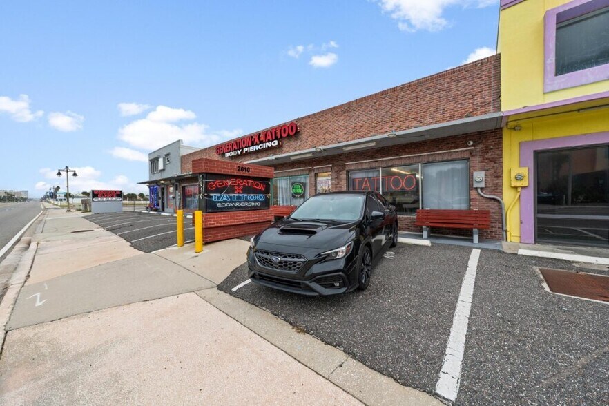 2012 S Atlantic Ave, Daytona Beach, FL à vendre - Photo du bâtiment - Image 2 de 9