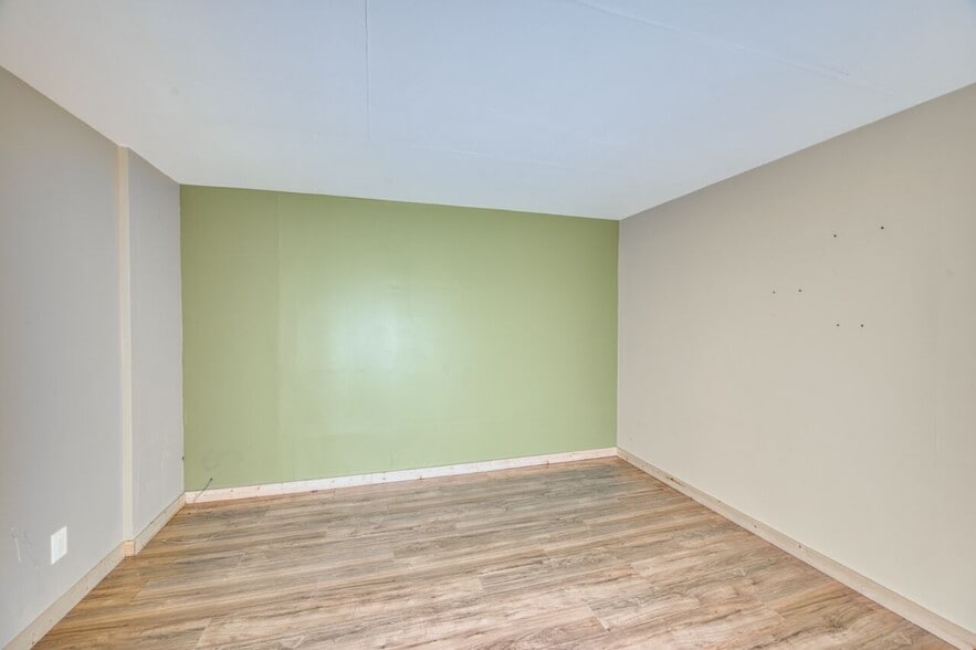 326 Chestnut St, Virginia, MN à vendre - Photo intérieure - Image 3 de 25