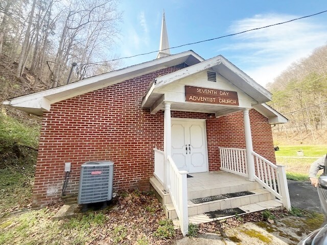 151 Old Ferrells Creek Lane, Belcher, KY à vendre - Photo du bâtiment - Image 3 de 3