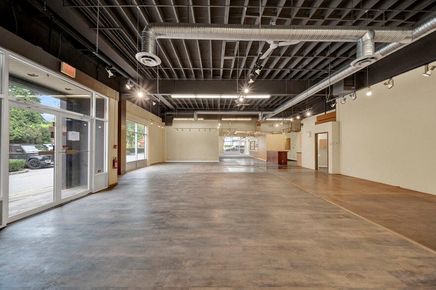 1353-1363 Main St, North Vancouver District, BC for lease - Building Photo - Image 1 of 40