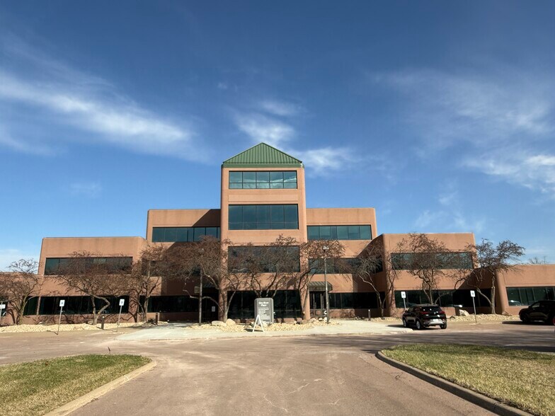 600 Stevens Port Dr, Dakota Dunes, SD à louer - Photo principale - Image 1 de 1