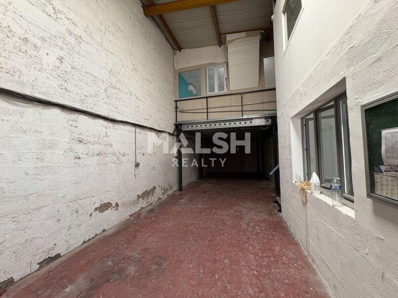 Flex in Vénissieux for lease - Interior Photo - Image 3 of 10