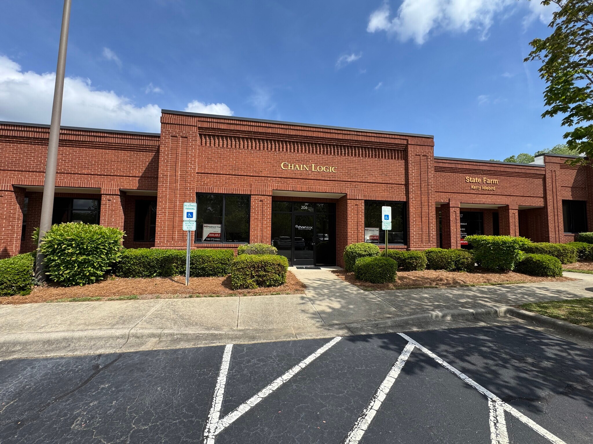 3810 N Elm St, Greensboro, NC à louer Photo principale- Image 1 de 11
